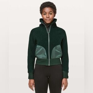 Lululemon forest green sherpa zip up short jacket, size 2